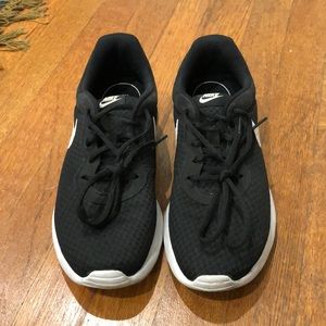 Tanjun women’s Nike shoes